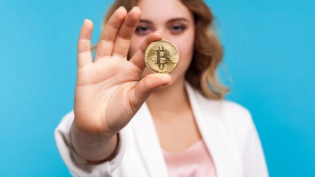 Criptovalute, soldi e carte d’identità false: scoperta a Prato una centrale del crimine digitale Criptovalute, soldi e carte d’identità false: scoperta a Prato una centrale del crimine digitale
