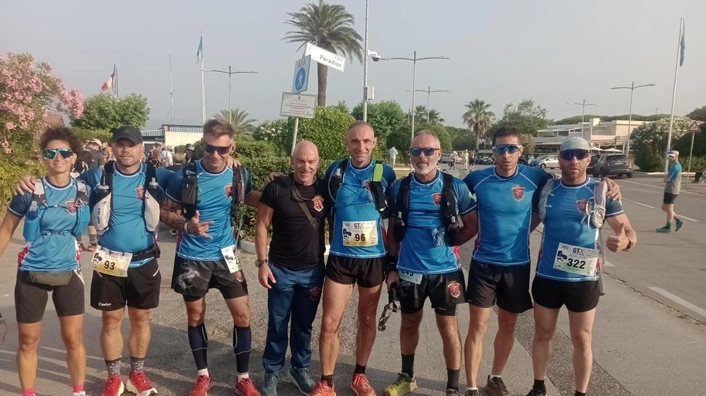 La 10ª edizione del Grande Trekking ha riscosso successo tra gli amanti delle passeggiate tra la natura. Tra i partecipanti la squadra Comsubin , il reparto di elite della Marina Militare, alla sua 2ª partecipazione La 10ª edizione del Grande Trekking ha riscosso successo tra gli amanti delle passeggiate tra la natura. Tra i partecipanti la squadra Comsubin , il reparto di elite della Marina Militare, alla sua 2ª partecipazione