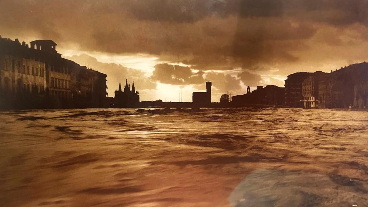 Nicola Piegaja, titolare dello storico hotel sul Lungarno: "Ricordo ancora l’odore di acqua e fango dell’alluvione del 66. Ma stavolta ad andar nel panico sono stati i miei collaboratori più giovani".