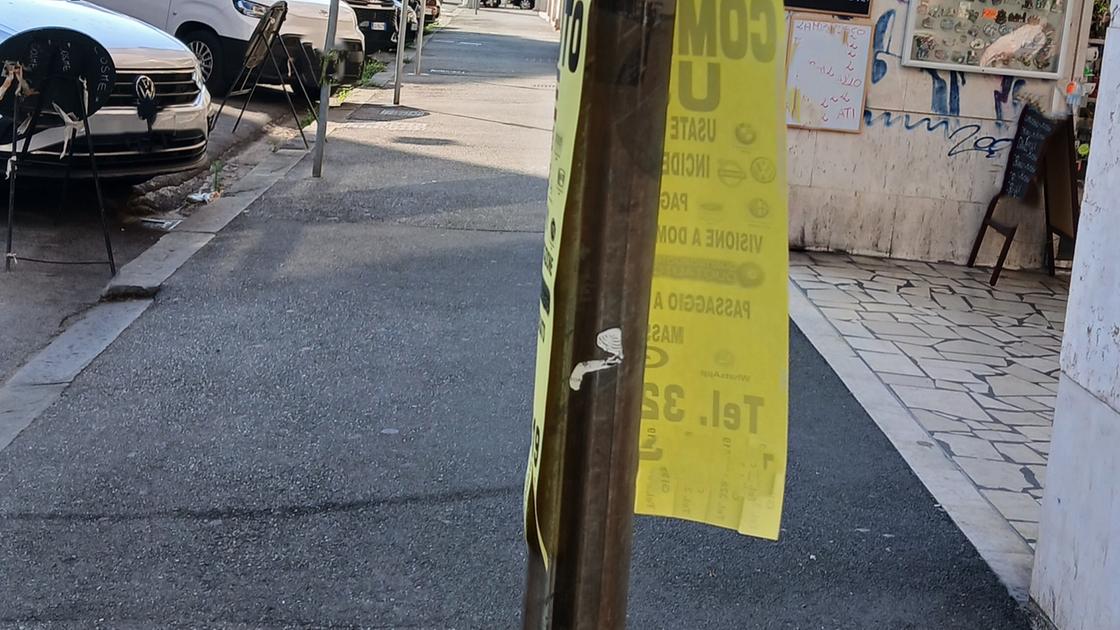 migliaia di volantini affissi in citt224 la polizia locale multa i responsabili