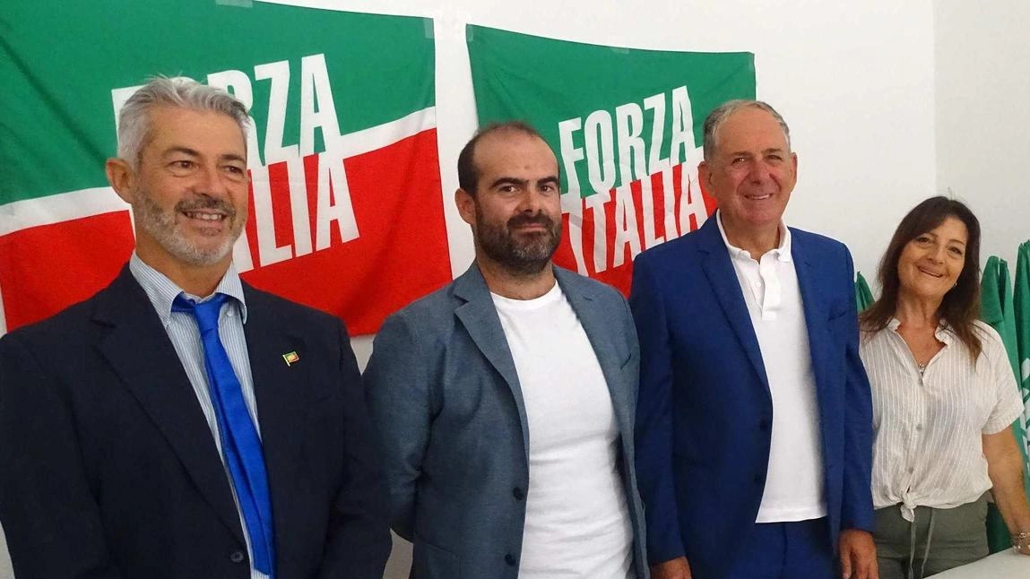 Da sinistra Luca Bianchi, Niccolò Alberti, Carlo Bigongiari e. Marzia. Lucchesi che per Forza Italia correranno alle Regionali Da sinistra Luca Bianchi, Niccolò Alberti, Carlo Bigongiari e. Marzia. Lucchesi che per Forza Italia correranno alle Regionali