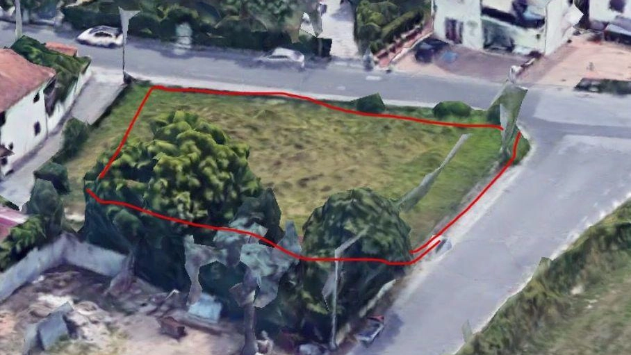 Un parcheggio al posto del terreno in vendita tra via Montiscendi e via delle Mimose (nella foto). È il sogno... Un parcheggio al posto del terreno in vendita tra via Montiscendi e via delle Mimose (nella foto). È il sogno...