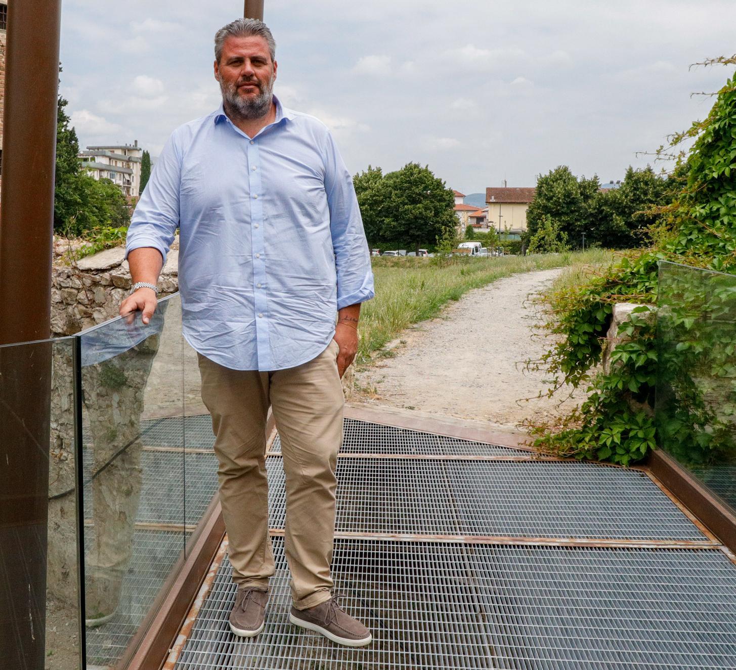 A piedi da Villa Montalvo al centro. La passerella sopraelevata è realtà A piedi da Villa Montalvo al centro. La passerella sopraelevata è realtà