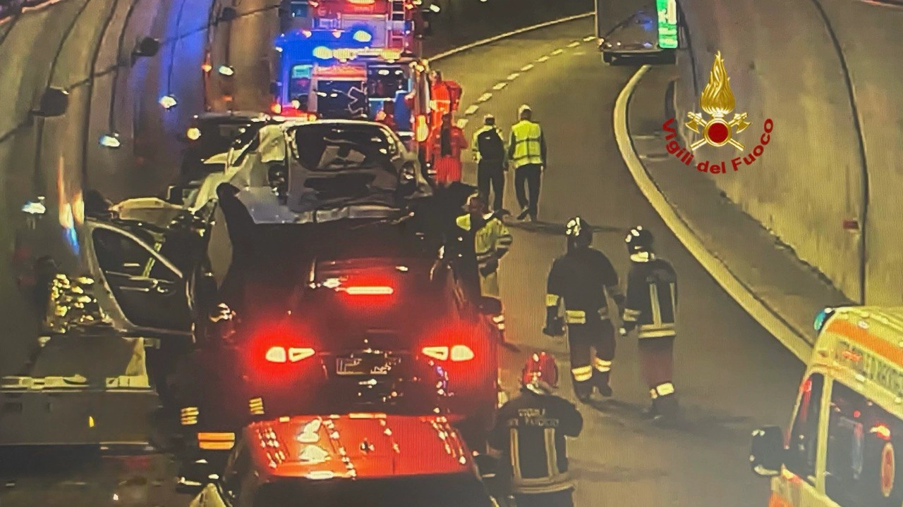 Le auto coinvolte nell'incidente nella galleria Madonna del Poggio in direzione Sud sulla A12