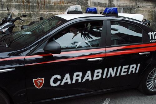 Trova un ladro nella propria auto, lui lo insegue e lo fa arrestare