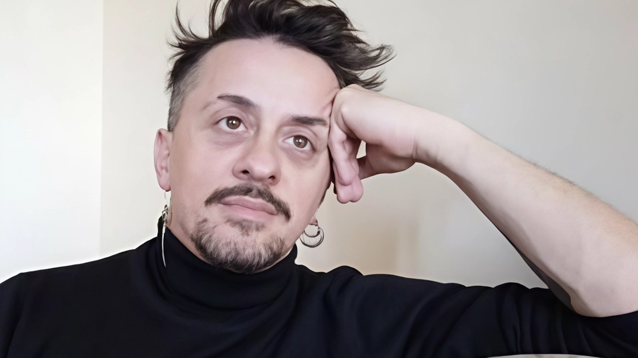 Il pianista e compositore Dardust si esibirà oggi alle 18.30 nell'oliveto di Collelungo nel Parco della Maremma, presentando il suo "Piano Solo". Conosciuto a livello internazionale, Dardust proporrà un repertorio intimo e emozionante. L'evento fa parte della rassegna "Parco aperto plus" che include altri concerti di prestigio. Il pianista e compositore Dardust si esibirà oggi alle 18.30 nell'oliveto di Collelungo nel Parco della Maremma, presentando il suo "Piano Solo". Conosciuto a livello internazionale, Dardust proporrà un repertorio intimo e emozionante. L'evento fa parte della rassegna "Parco aperto plus" che include altri concerti di prestigio.
