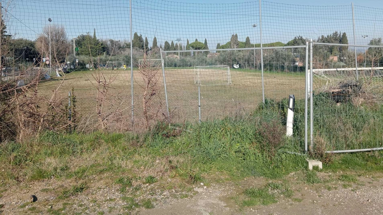 Come si presenta adesso il campo del Chellino che presto sarà rifatto per un investimento di circa 450mila euro Come si presenta adesso il campo del Chellino che presto sarà rifatto per un investimento di circa 450mila euro