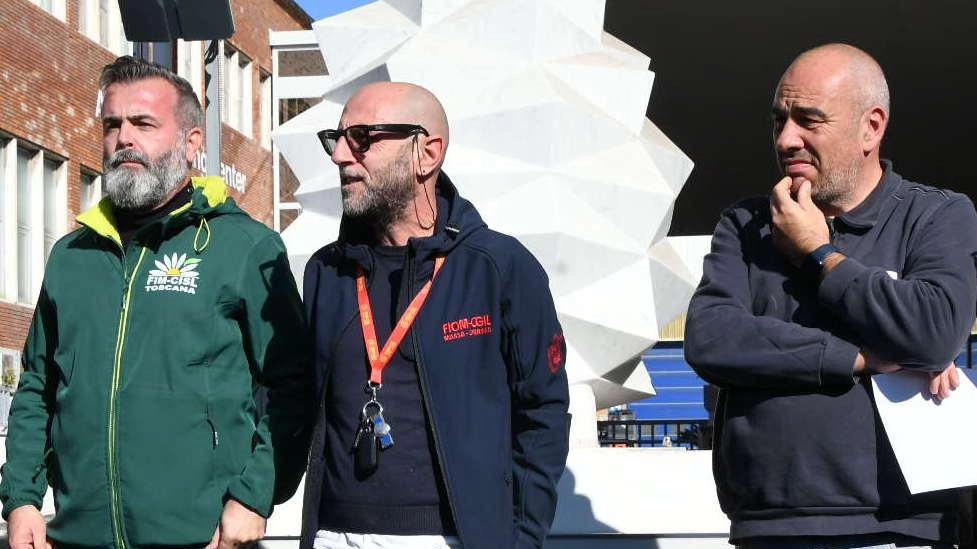 ’Motivi disciplinari’. Circa 300 colleghi davanti ai cancelli di Massa. L’ira dei sindacati: la protesta continua oggi al primo e secondo turno. ’Motivi disciplinari’. Circa 300 colleghi davanti ai cancelli di Massa. L’ira dei sindacati: la protesta continua oggi al primo e secondo turno.