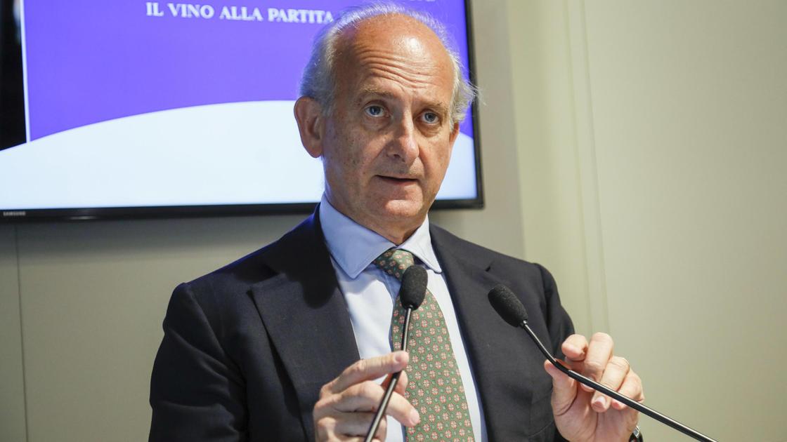 Incertezza nelle cantine: "Adesso niente panico. E bisogna diversificare" Incertezza nelle cantine: "Adesso niente panico. E bisogna diversificare"