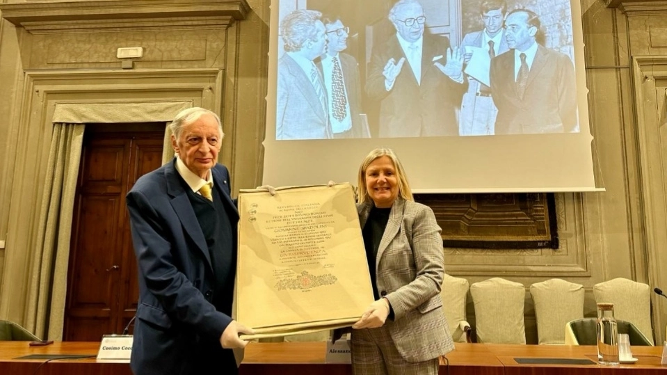 Firenze, consegnata la pergamena di laurea di Giovanni Spadolini
