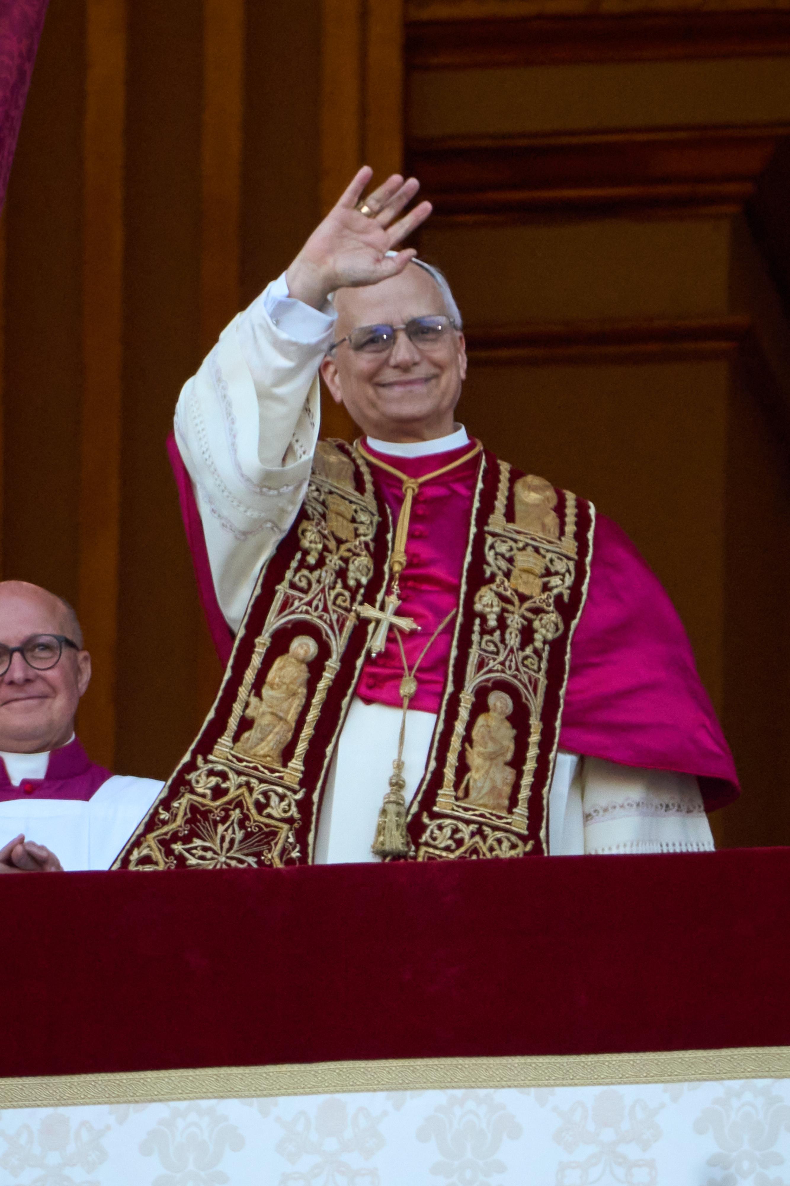 la reliquia di san leone per il papa frammenti inseriti nella croce da Lanazione.it la reliquia di san leone per il papa frammenti inseriti nella croce