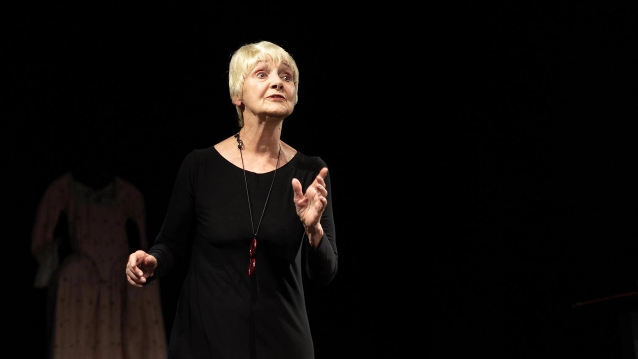 Milena Vukotiv sarà lunedì al Teatro Comunale con il monologo sulla scienziata Émilie du Châtelet. E domani riflettori. su Alda Merini e Maria José, l’ultima regina d’Italia Milena Vukotiv sarà lunedì al Teatro Comunale con il monologo sulla scienziata Émilie du Châtelet. E domani riflettori. su Alda Merini e Maria José, l’ultima regina d’Italia