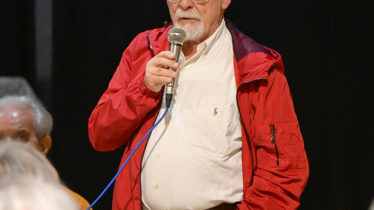 Alessandro Ricci vicepresidente dell’associazione Antico Borgo di Querceto, durante un’assemblea (Germogli)