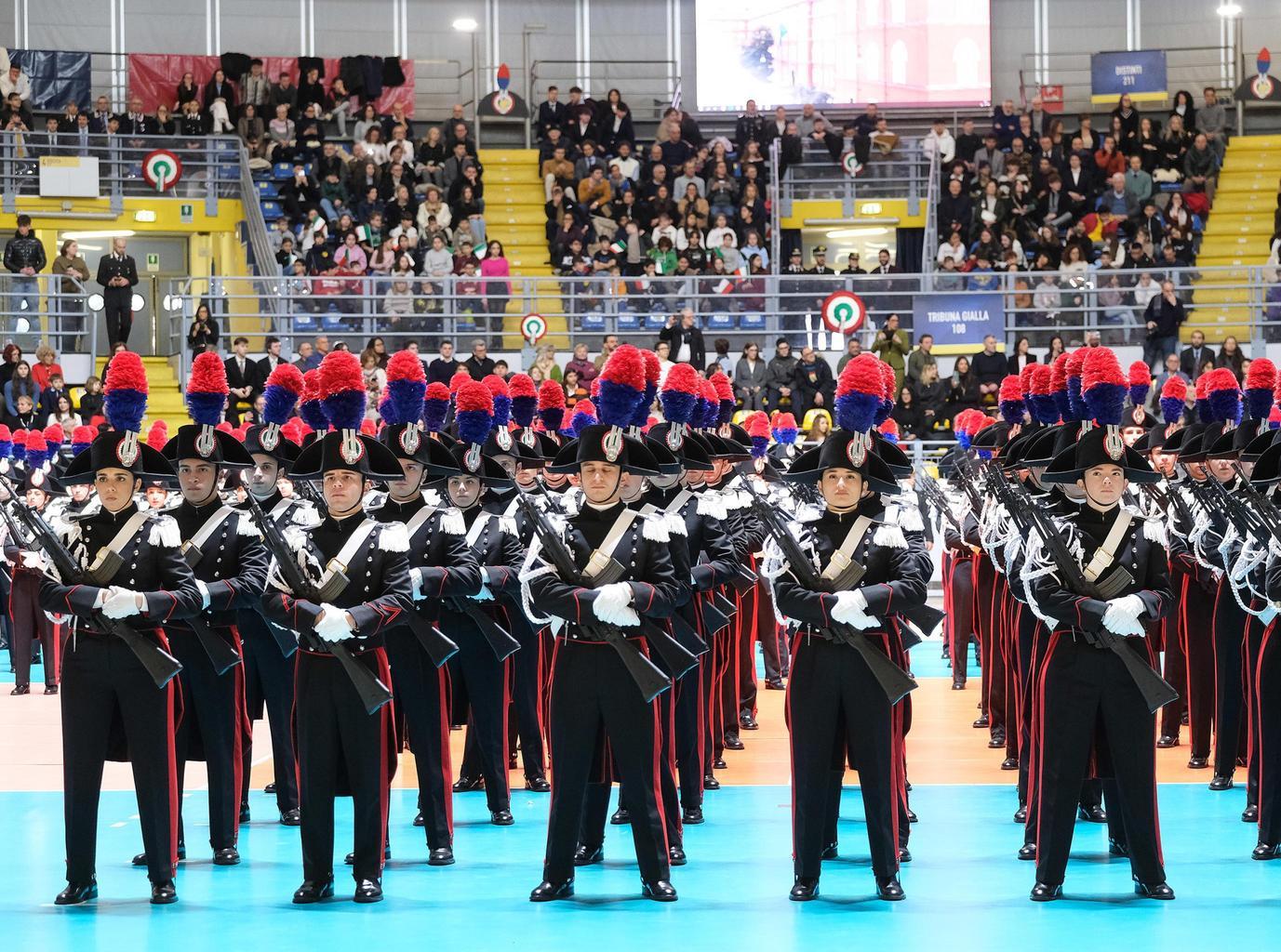 https://www.lanazione.it/image-service/view/acePublic/alias/contentid/MmUxZmI3YjctZmYwNy00/0/come-diventare-allievi-carabinieri.jpeg