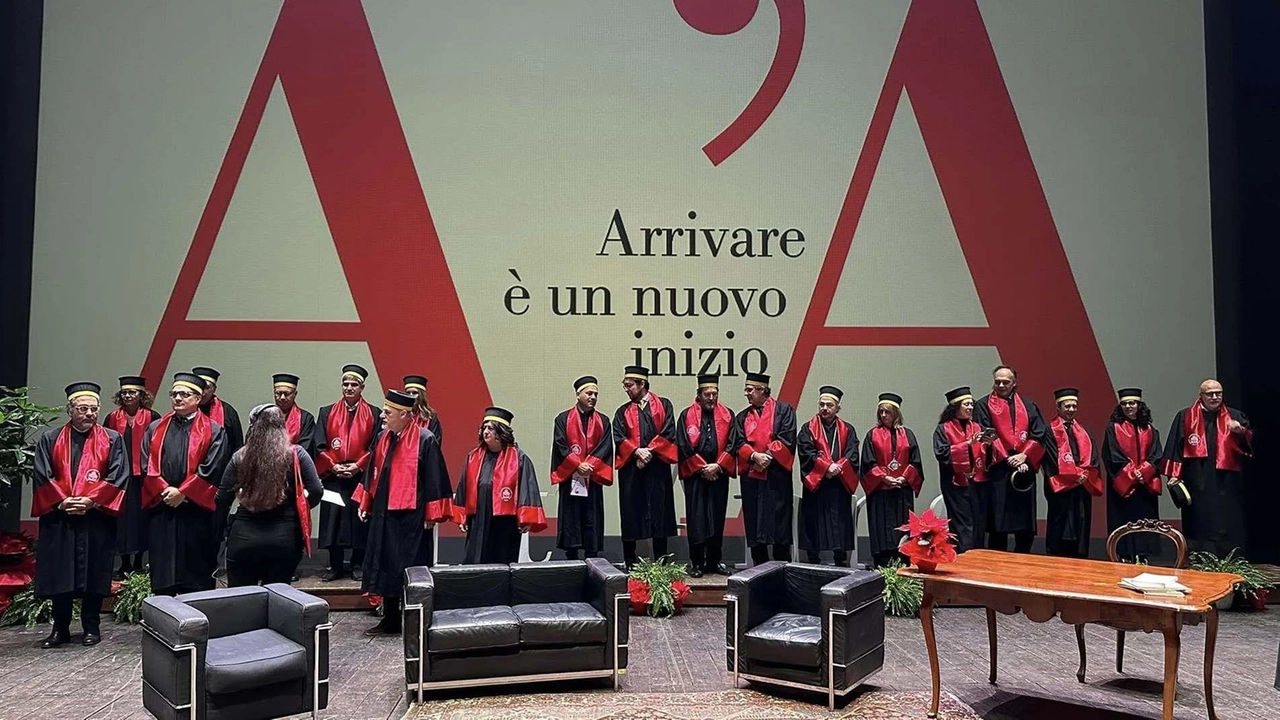 Brillante cerimonia di inaugurazione dell’anno accademico al Teatro VerdI. La rettrice Sabina Nuti: "Per me tempo di bilanci perché il mio mandato. giunge al termine, ma tante sfide ancora aperte". Arrivare è un nuovo inizio. Brillante cerimonia di inaugurazione dell’anno accademico al Teatro VerdI. La rettrice Sabina Nuti: "Per me tempo di bilanci perché il mio mandato. giunge al termine, ma tante sfide ancora aperte". Arrivare è un nuovo inizio.