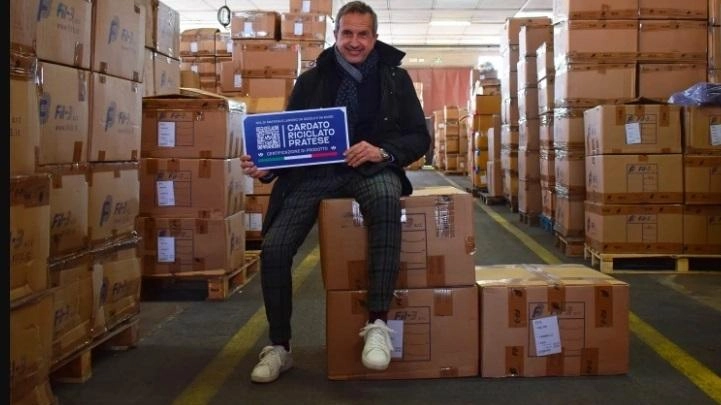 Giacinto Gelli, imprenditore tessile del settore filati in stock service e amministratore delegato della Fil3 racconta cosa accade sul mercato . Giacinto Gelli, imprenditore tessile del settore filati in stock service e amministratore delegato della Fil3 racconta cosa accade sul mercato .