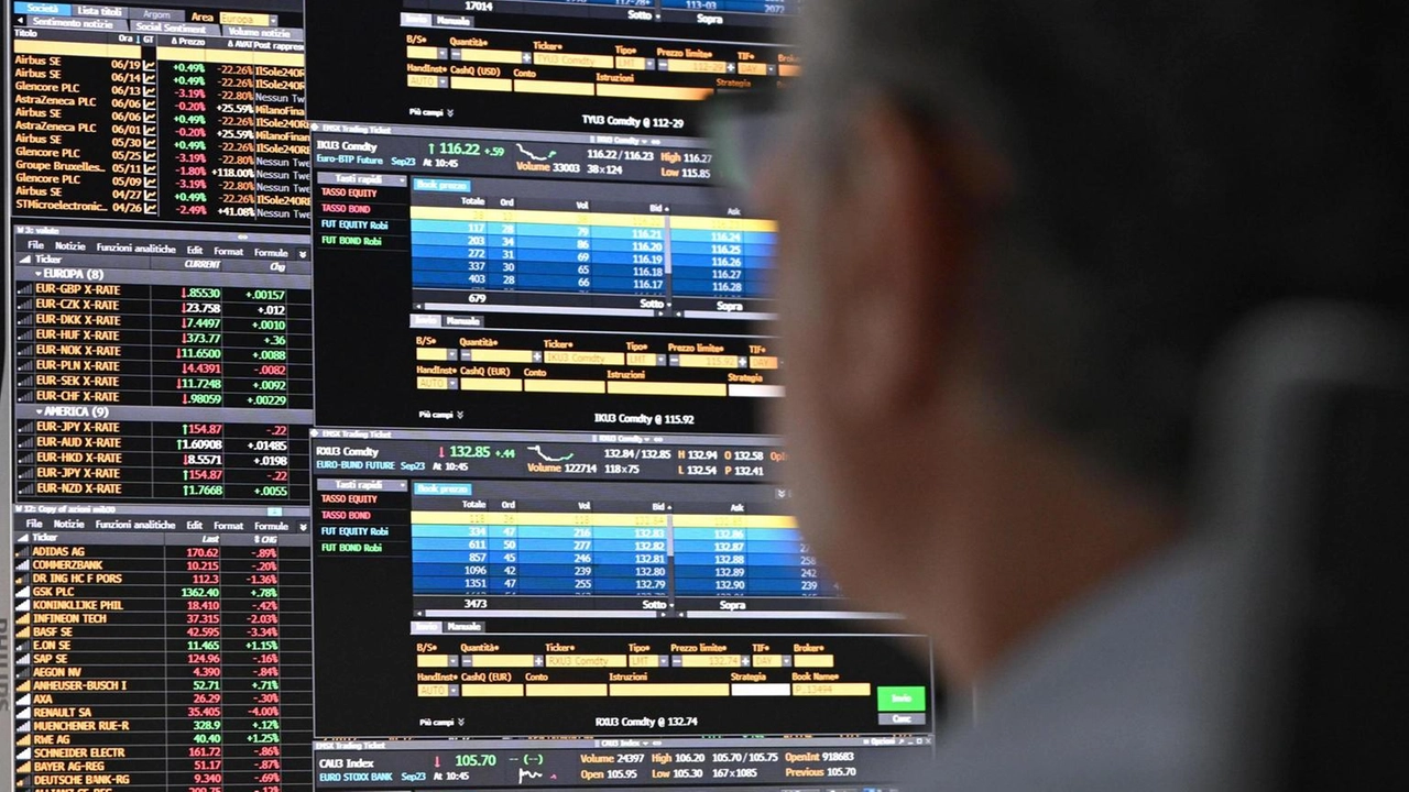 Milano cede lo 0,5%, scatta Stellantis, giù Bpm. Corrono i bond