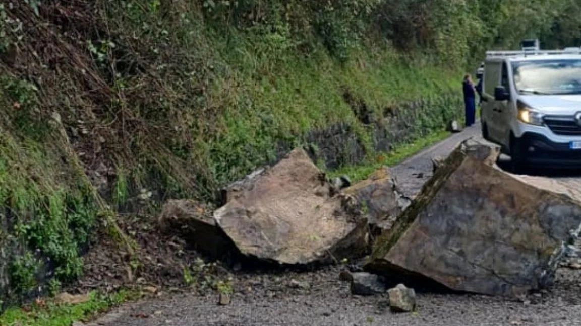 Crollo massi sulla SS67 a Lastra a Signa: bloccato traffico al km 62+000. Intervento polizia municipale, Anas e vigili del fuoco. Senso unico alternato con semaforo mobile attivo nei prossimi giorni. Crollo massi sulla SS67 a Lastra a Signa: bloccato traffico al km 62+000. Intervento polizia municipale, Anas e vigili del fuoco. Senso unico alternato con semaforo mobile attivo nei prossimi giorni.