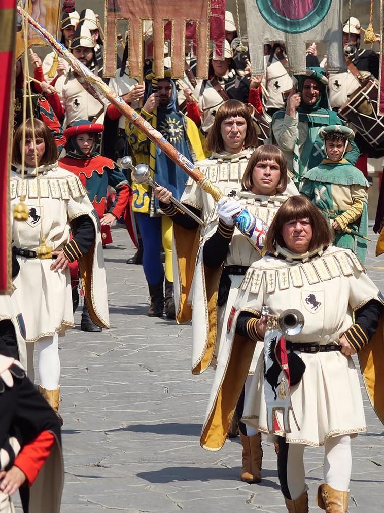 Bertini promuove il corteo: "Bene tutti i quartieri: grande collaborazione". Nessuno fa l’alcoltest Bertini promuove il corteo: "Bene tutti i quartieri: grande collaborazione". Nessuno fa l’alcoltest