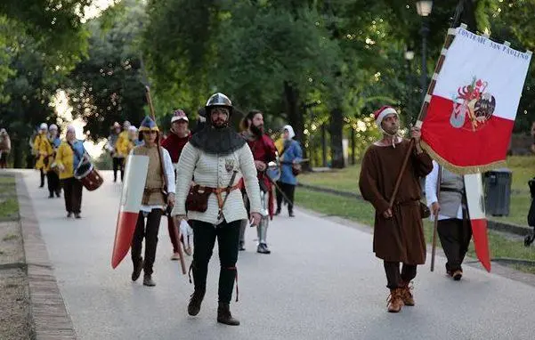 Venerdì iniziano i giorni di San Paolino. Prima la Luminara poi Gazzarra e Palio