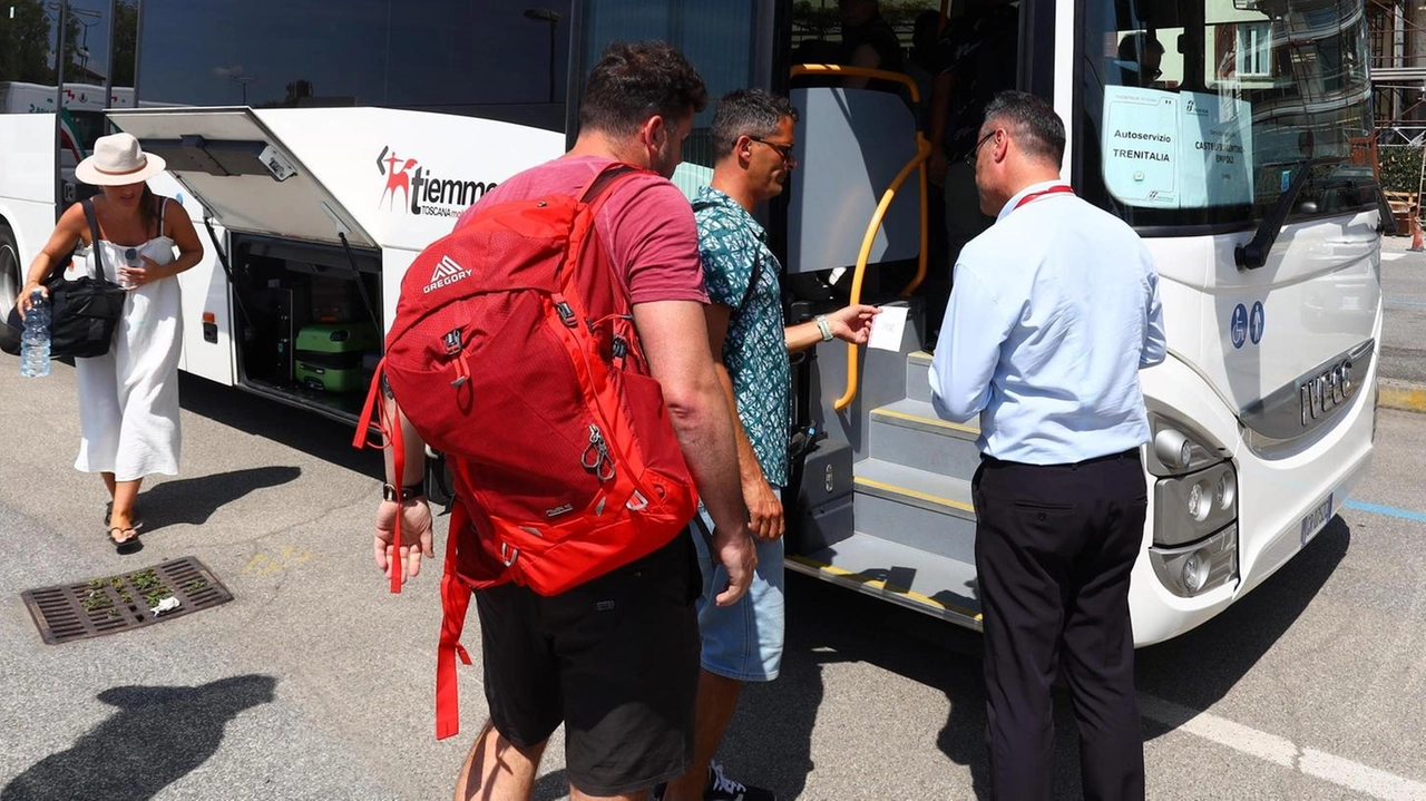 Bus sostitutivi anche per Pescia. Il piano approvato dalla Regione: "Un sollievo per i nostri pendolari"