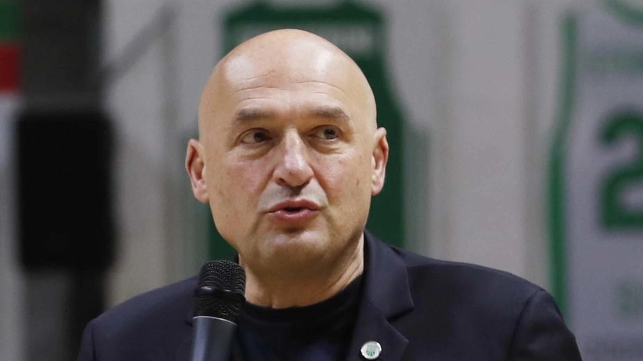 Tutto tace in casa Mens Sana con la società ancora alle prese con la scelta dell’allenatore. Una decisione non facile... Tutto tace in casa Mens Sana con la società ancora alle prese con la scelta dell’allenatore. Una decisione non facile...