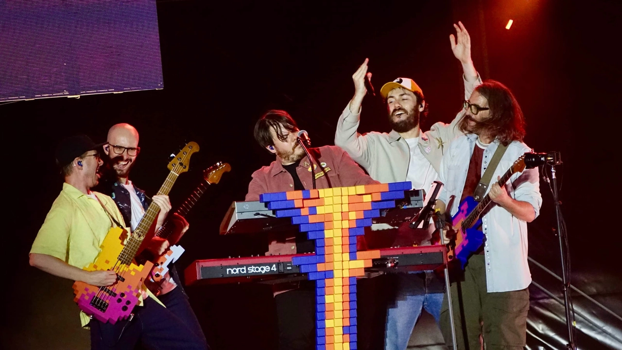 Concerto dei Pinguini Tattici Nucleari alla Visarno Arena. (Foto Tania Bucci /New Press Photo) Concerto dei Pinguini Tattici Nucleari alla Visarno Arena. (Foto Tania Bucci /New Press Photo)