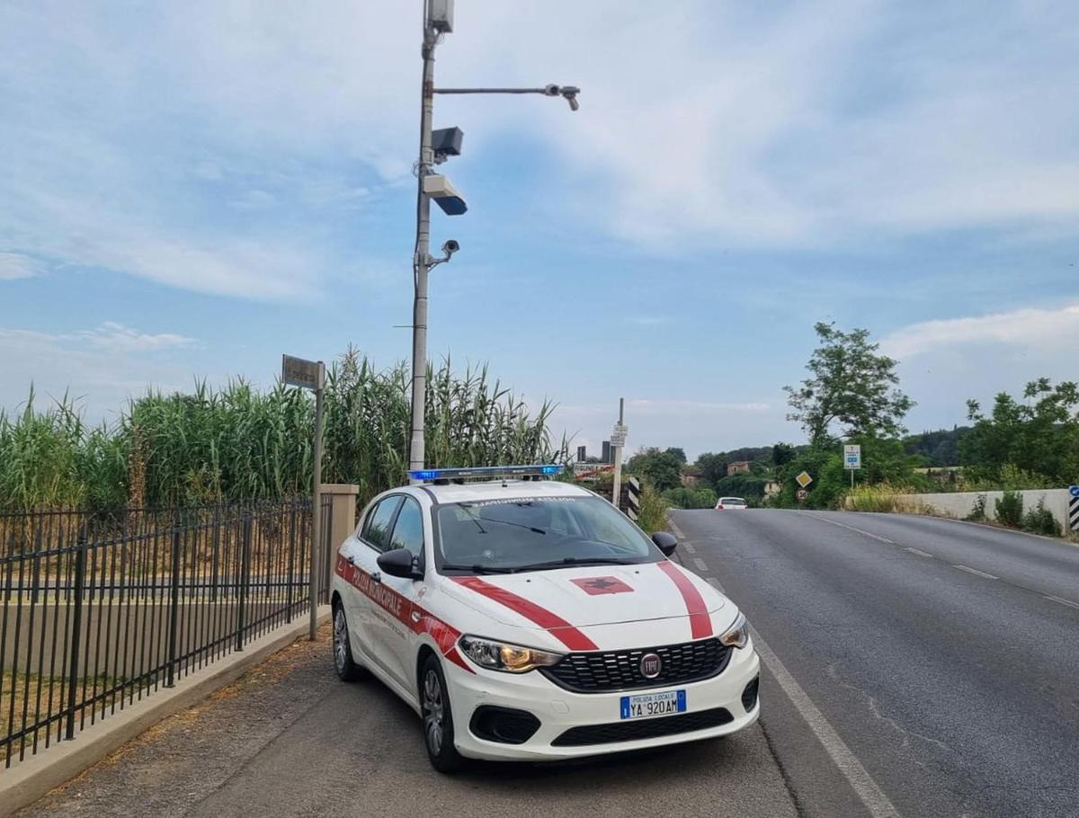 In auto senza cintura o col cellulare. Da settembre le multe grazie all’IA In auto senza cintura o col cellulare. Da settembre le multe grazie all’IA