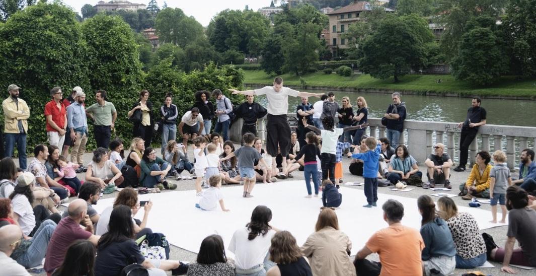 Primo appuntamento con "La danza che muove è primavera", la danza e il circo contemporaneo nei quartieri di Arezzo Primo appuntamento con "La danza che muove è primavera", la danza e il circo contemporaneo nei quartieri di Arezzo