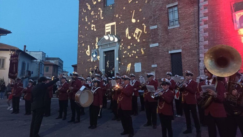 La rassegna vede protagoniste le storiche bande dei borghi umbri, tra installazioni, videomapping e artisti di strada La rassegna vede protagoniste le storiche bande dei borghi umbri, tra installazioni, videomapping e artisti di strada