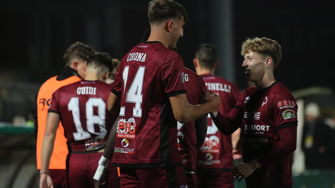 Il Pontedera in attesa di inziare il mercato (foto Bongianni/Germogli) Il Pontedera in attesa di inziare il mercato (foto Bongianni/Germogli)
