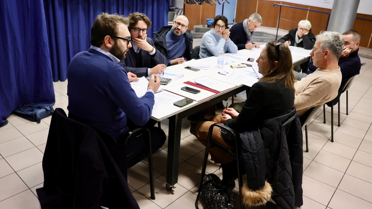 La giunta durante la tappa ad Avane per discutere il piano delle frazioni La giunta durante la tappa ad Avane per discutere il piano delle frazioni