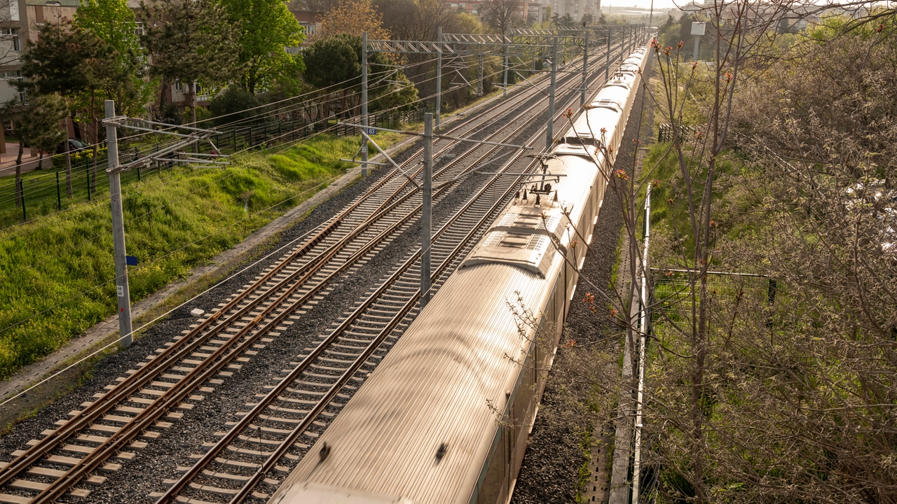 Guasto a un treno, circolazione ferroviaria sospesa sulla linea Bologna-Prato (foto generica) Guasto a un treno, circolazione ferroviaria sospesa sulla linea Bologna-Prato (foto generica)