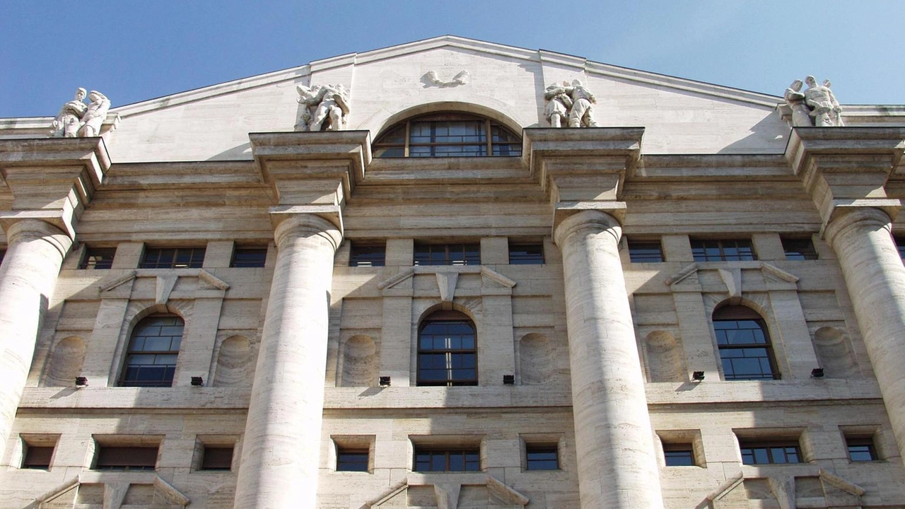 Ftse Mib sale dello 0,43% con Mediobanca, Mps e Unicredit in evidenza. Crescono titoli difesa e petrolio, stabile lo spread Btp-Bund. Ftse Mib sale dello 0,43% con Mediobanca, Mps e Unicredit in evidenza. Crescono titoli difesa e petrolio, stabile lo spread Btp-Bund.