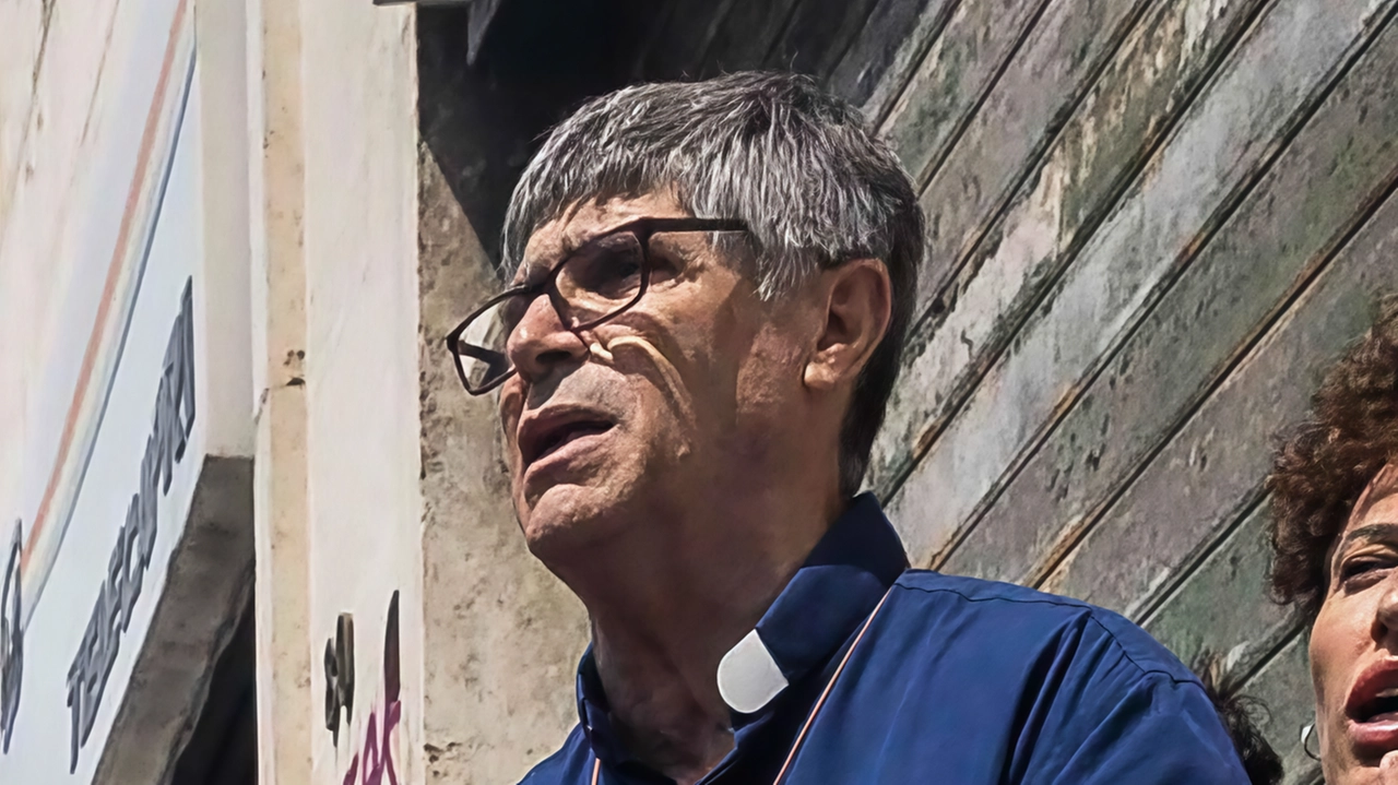 Il convegno a Pistoia con padre Maurizio Patriciello affronta l'emergenza educativa, promuovendo un dialogo su scuola, povertà educativa e mondo giovanile per individuare soluzioni concrete. Il convegno a Pistoia con padre Maurizio Patriciello affronta l'emergenza educativa, promuovendo un dialogo su scuola, povertà educativa e mondo giovanile per individuare soluzioni concrete.