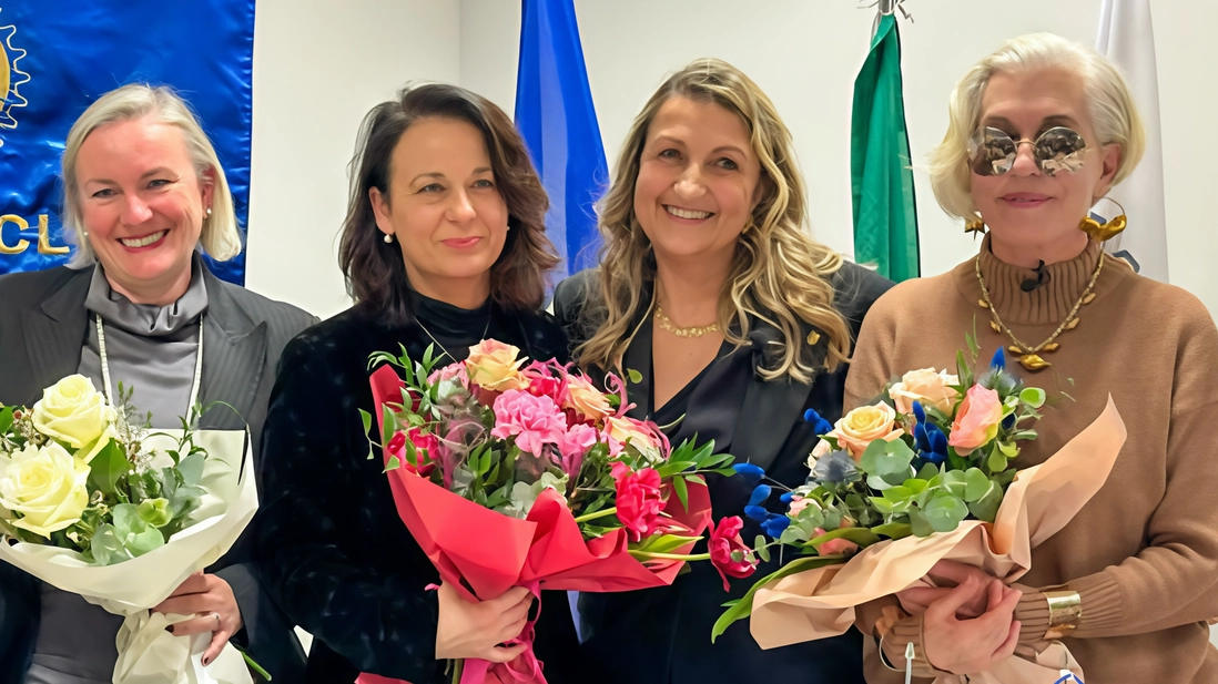 Un momento della serata con la stilista di fama internazionale Chiara Boni Un momento della serata con la stilista di fama internazionale Chiara Boni