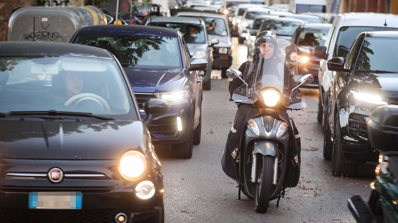 Riaperti i termini per richiedere incentivi all'acquisto di veicoli non inquinanti a Firenze. Contributi fino a 8mila euro.