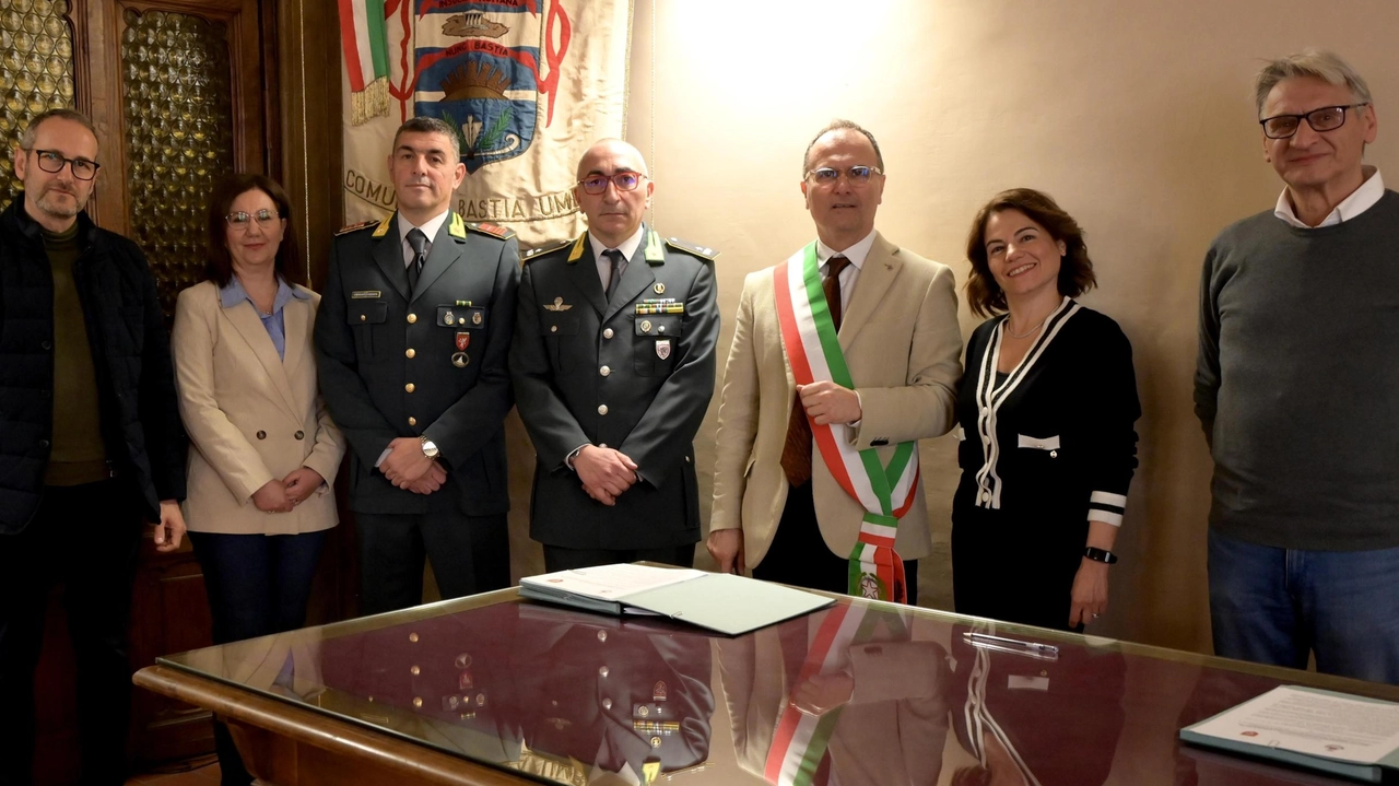 Bastia Umbra, fitmato il protocollo di intesa tra il primo cittadino Pecci e il generale Carlo Tomassini per garantire il corretto utilizzo delle risorse.