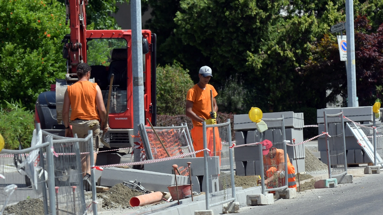 Da via Firenze a via Strozzi, tanti cantieri in città in questo finale d’agosto Da via Firenze a via Strozzi, tanti cantieri in città in questo finale d’agosto