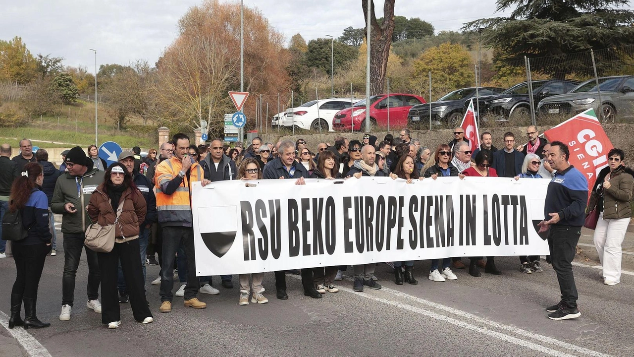 Una delle numerose manifestazioni dei lavoratori di Beko a Siena Una delle numerose manifestazioni dei lavoratori di Beko a Siena