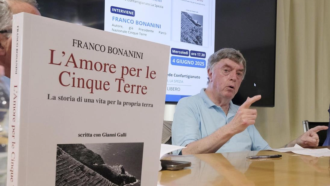 L’ex faraone, inventore del mito, presenta il libro scritto a quattro mani col giornalista Galli . E boccia la nuova Via dell’Amore: "Troppo hollywoodiana. E deve essere gratis per tutti i liguri". L’ex faraone, inventore del mito, presenta il libro scritto a quattro mani col giornalista Galli . E boccia la nuova Via dell’Amore: "Troppo hollywoodiana. E deve essere gratis per tutti i liguri".