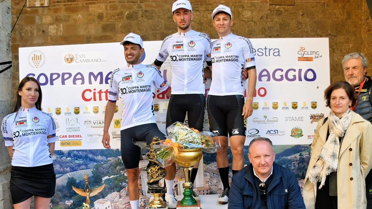 Andrea Alfio Bruno (al centro nella foto) del team fiorentino Hopplà ha conquistato la vittoria nella 50ª Coppa Martiri di Montemaggio
