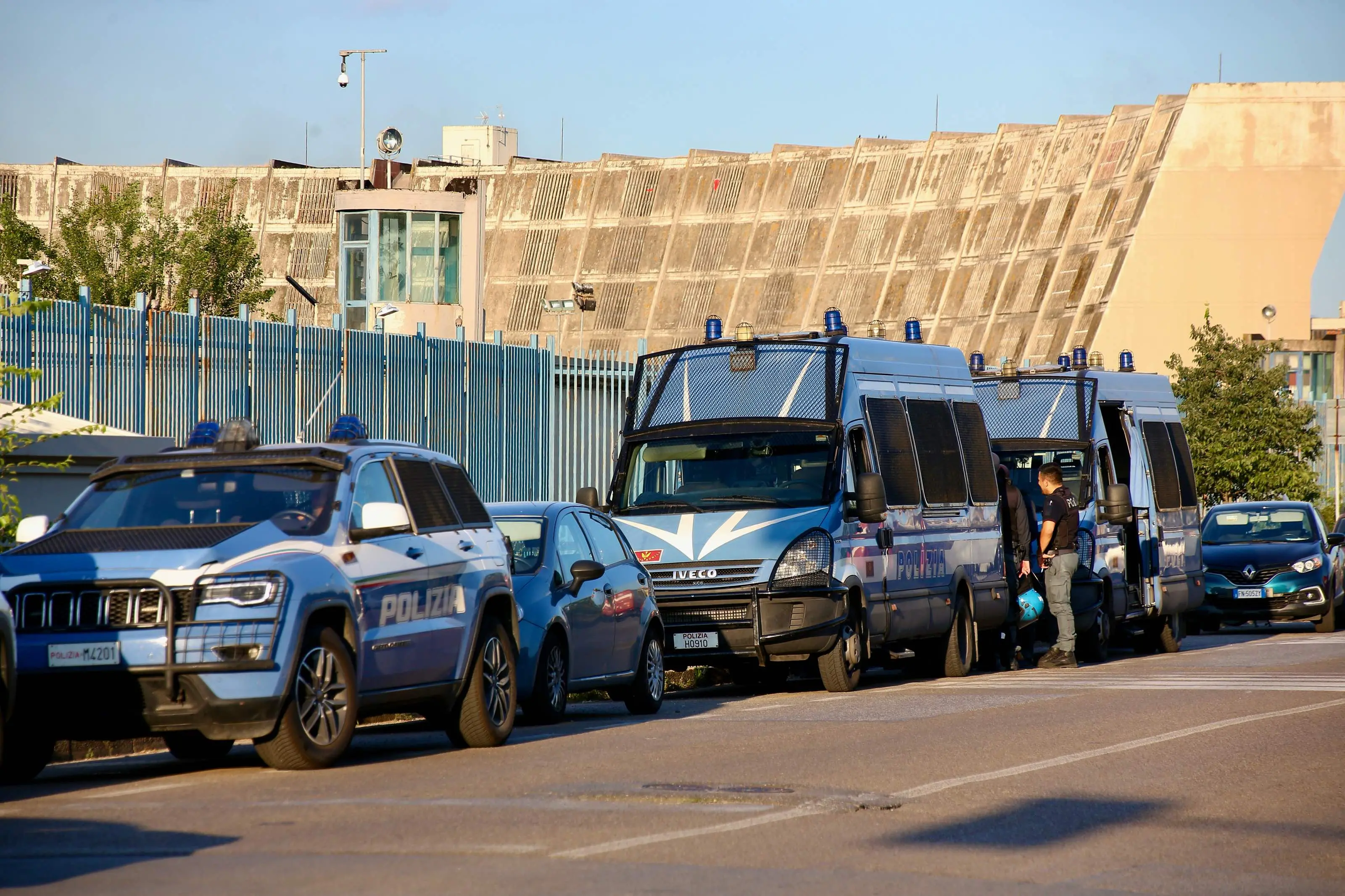 carceri focus toscana ecco le criticit224 per ogni struttura il sovraffollamento 232 al 99
