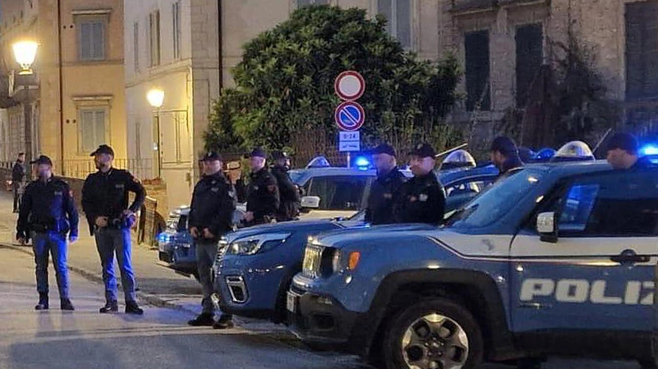 Pasquetta bagnata dal sangue. Scoppia una rissa in pieno centro. Giovane accoltellato in faccia