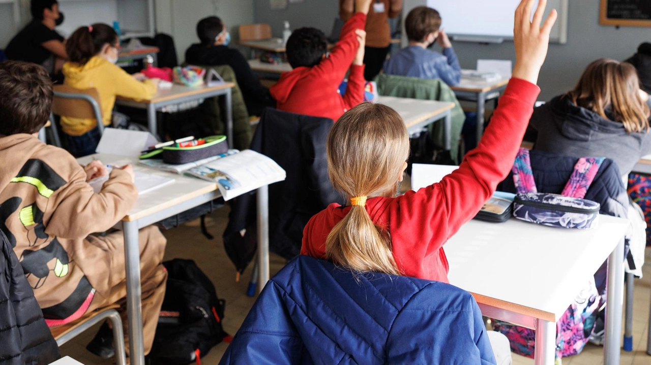 Stanziate più risorse per far fronte al taglio sulle ore di assistenza. Gli alunni da seguire e sostenere sono 60 in più rispetto allo scorso anno. Stanziate più risorse per far fronte al taglio sulle ore di assistenza. Gli alunni da seguire e sostenere sono 60 in più rispetto allo scorso anno.