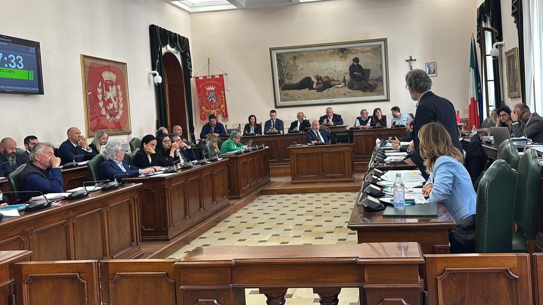 https://www.lanazione.it/image-service/view/acePublic/alias/contentid/MmY5Y2NjYWUtMjlmYS00/0/bilancio-il-contrasto-rusconi-conti-in-salute-cerboni-ma-la-tari-aumenta-per-tutti.jpeg?f=16:9&w=1200&h=630