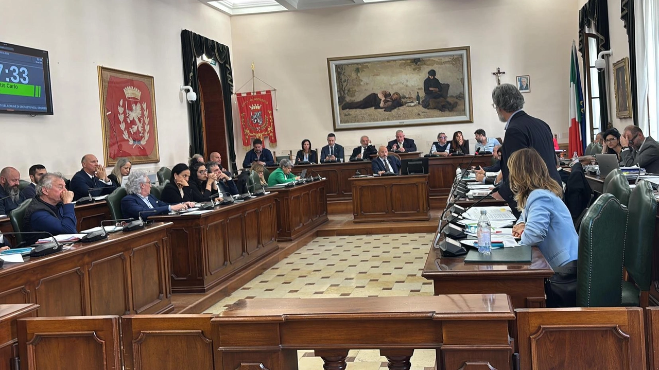 Sì della maggioranza ai numeri del Comune: "Risultato positivo di 8 milioni. Così possiamo avere risorse disponibili per gli investimenti". Sì della maggioranza ai numeri del Comune: "Risultato positivo di 8 milioni. Così possiamo avere risorse disponibili per gli investimenti".