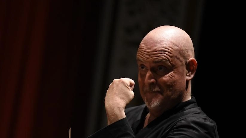 Domani alle 18 al Teatro degli Industri il maestro Andrea Colombini dirige, per il Concerto di Capodanno, l’Orchestra Città di Grosseto e le Scots Guards Domani alle 18 al Teatro degli Industri il maestro Andrea Colombini dirige, per il Concerto di Capodanno, l’Orchestra Città di Grosseto e le Scots Guards
