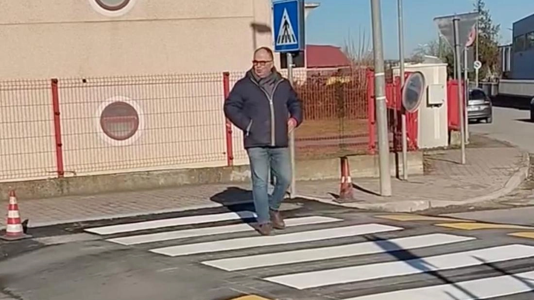 Non smettono di. far discutere i nuovi attraversamenti rialzati a Colle. Questi sono stati al centro anche di una discussione in Consiglio comunale Non smettono di. far discutere i nuovi attraversamenti rialzati a Colle. Questi sono stati al centro anche di una discussione in Consiglio comunale