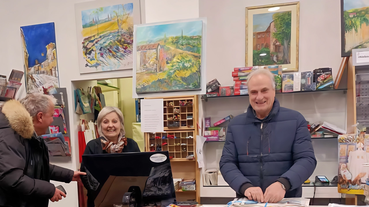 La cartolibreria di Marisella Chieli lungo via XX Settembre a Sansepolcro chiude definitivamente i battenti dopo 41 anni di attività. Vari i motici della sclta: primo la pensione e gli affitti troppo cari La cartolibreria di Marisella Chieli lungo via XX Settembre a Sansepolcro chiude definitivamente i battenti dopo 41 anni di attività. Vari i motici della sclta: primo la pensione e gli affitti troppo cari